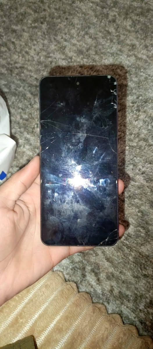 سلام عليكم ريلمي c75x مبدل شاشه مكاني بغداد رقم واتساب فقط ***********
