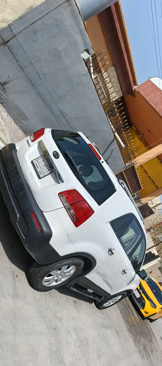 سلام عليكم للبيع سورنتو  كندي موديل2011مكينه كير بل شرط سعر 120 وبيه مجال.  سياره برقي ما بيه نقص تريك بصره   تبريد ثلج.   تخم تاير جديد    سياره بوني مبدل وجمرلق بدوم دوخل و بيه رشات صبغ.   حلوه وجاهزه. سنويه 2030. رقم كركوك  .   تحويل مباشر.    مكان سياره كركوك‬‏*********** محرك 4 سلندر
