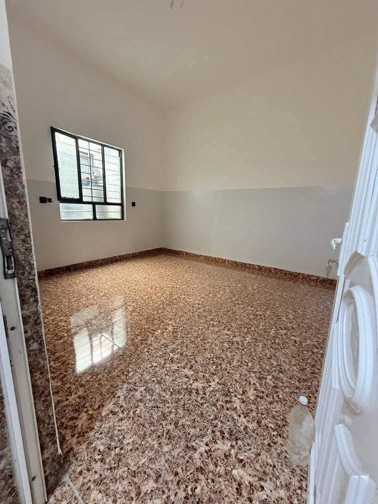 بيت 🏠 للبيع  مساحة 125 متر حي الانتصار شارع 60 مقابل المستوصف المربع الذهبي  بيت فول فول سند طابو الزهور يتكون من غرفتين وهول ومطبخ وصحيات  (السعر 80 وبي مجال) للاستفسار والطلب اتصل على الارقام التالاليه

*********** واتساب وتصال
