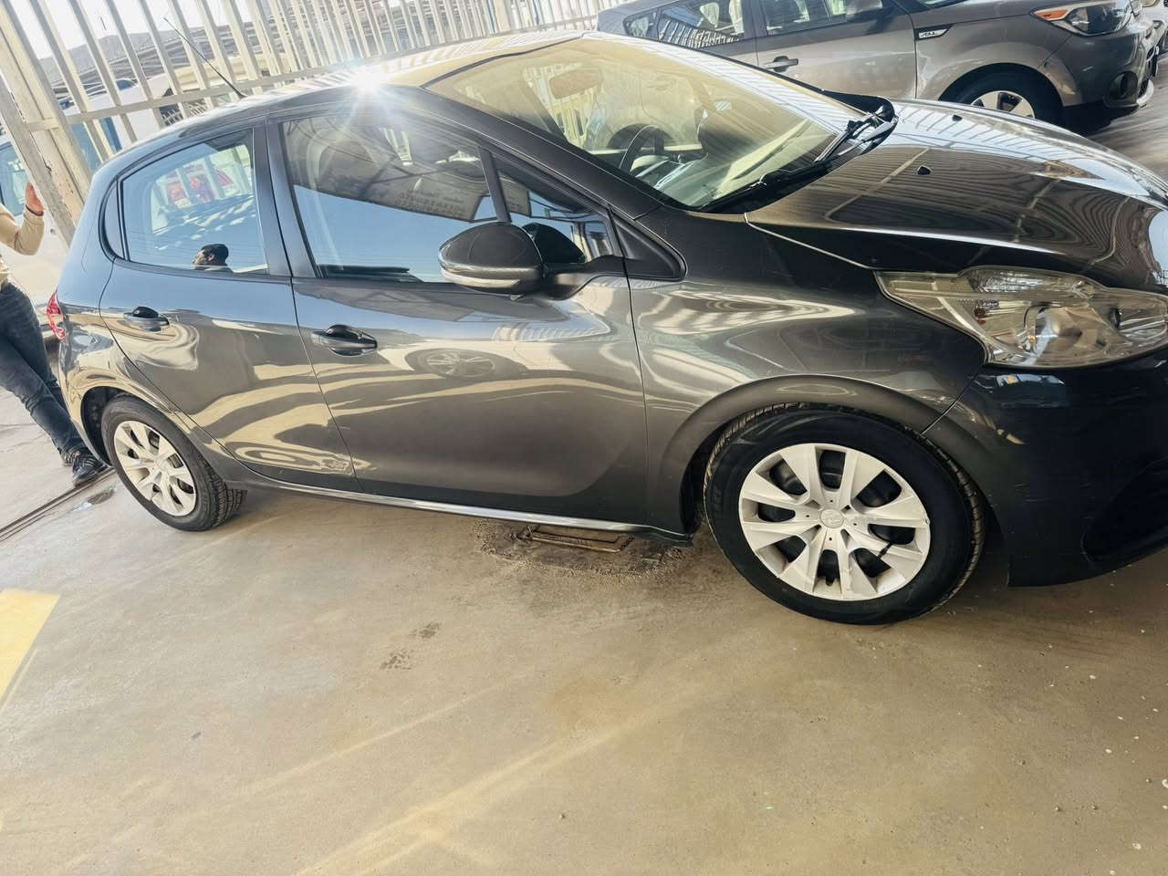 السلام عليكم بيجو 208 هاج باك مديل 2016سياره كفالة من صبغ جديده كلش مكينه كير حداديه صدره كله جديد رقم اربيل تحول مباشر تريد وكاله سعر85 وبيها مجال للستفسار اتصال ***********بي واتساب
