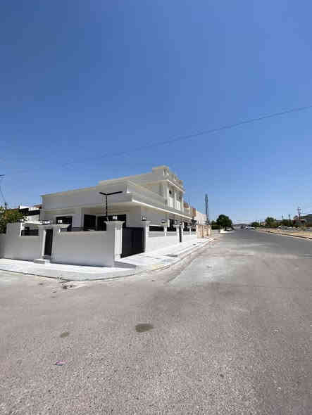 بيت  للبيع في مجمع #اندازياران (المهندسين)
 -#طابو 
مساحة200م 

- يتكون من :-  2غرف نوم _ استقبال _ هول داخلي _ مطبخ _ مجموعة صحيات _ حديقة وكراج _بيت كامل الثاث بدون نقص
- طابو ويحق التملك لكل من يحمل الجنسية العراقية
- المجمع يقع على طريق ماجدي مول خلف شقق پلاس لايف
***********
***********
🏚🏚🏚🏚🏚🏚🏚🏚🏚🏚🏚🏚🏚🏚🏚🏚
--------------------------------------------------
خانوو بۆ فرۆشتن لە شارى #ئەندازیاران
رووبەر200متر

: 2ژوور نوستن _ دیوەخان _ هۆڵ _ مەتبەخ _ گەرماو _ حەدیقە و گەراج_ به كامل ناو مال بي نقس 
- ناونیشان :له سەر رێگای کۆیە پشت شوقەکانی پڵەس لايف
للاستفسار اكثر يرجى الاتصال على ارقام الشركة
***********
***********
***********
🏚🏚🏚🏚🏚🏚🏚🏚🏚🏚🏚🏚
