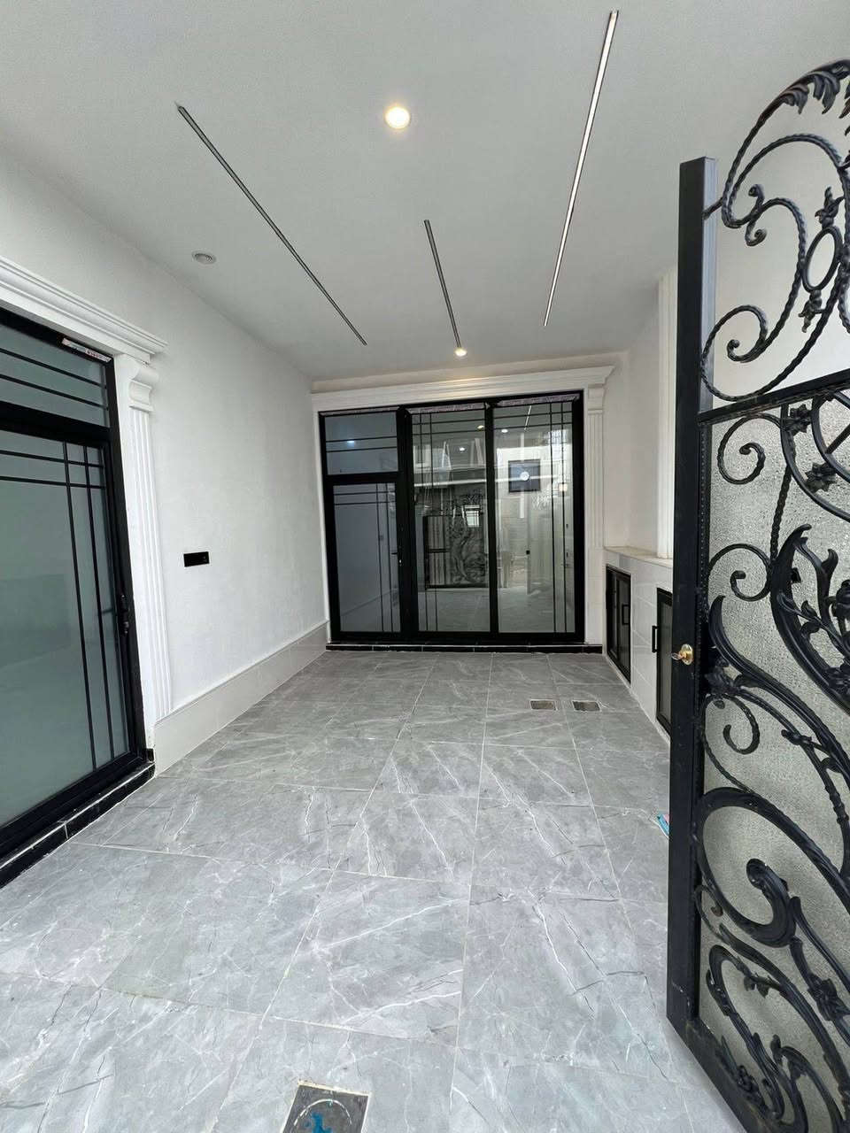 للبيع دار طابق واحد واجهة ملكية
مساحة العقار : 135متر
 موقع : كركوك شوراو قاطع السابع قرب شارع العام
عدد غرف العقار : 2 غرف نوم 
للأستفسار : التواصل على رقم التالي 
 📞***********
