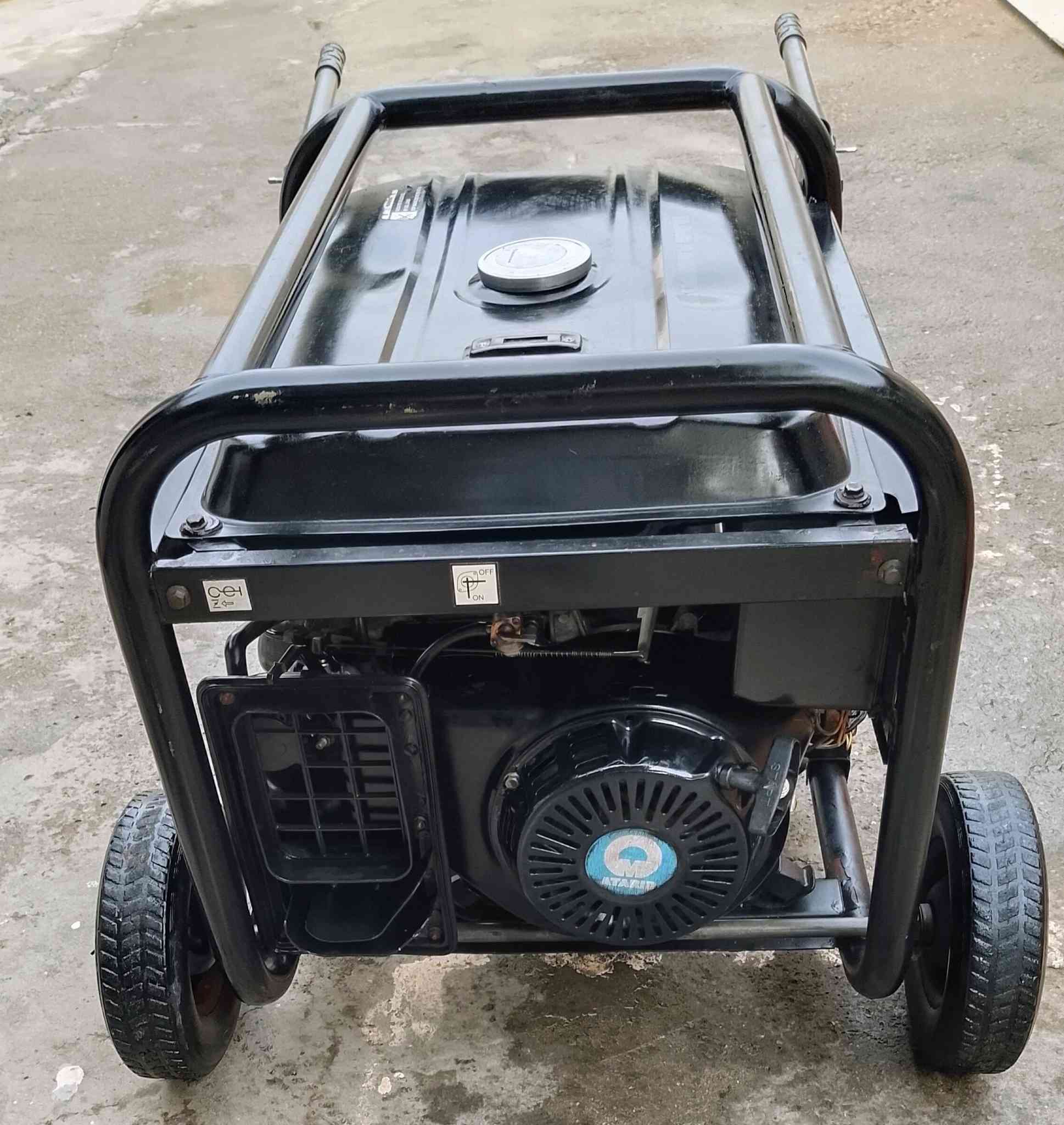 السلام عليكم مولد بنزين استرا كوري باب اول 5 كيفي 23 امبير سعرها 350 سلف وحبل شغال ملف نحاس مولد نظيفه ما دخلت تصليح على لفحص اقتصاديه بالصرف لتر واحد بالساعه بنزين☎️ الهاتف *********** بي واتساب شراي اتصل مكاني بغداد قرب مجمع بسمايه يوجد خدمه توصيل داخل بغداد فقط
