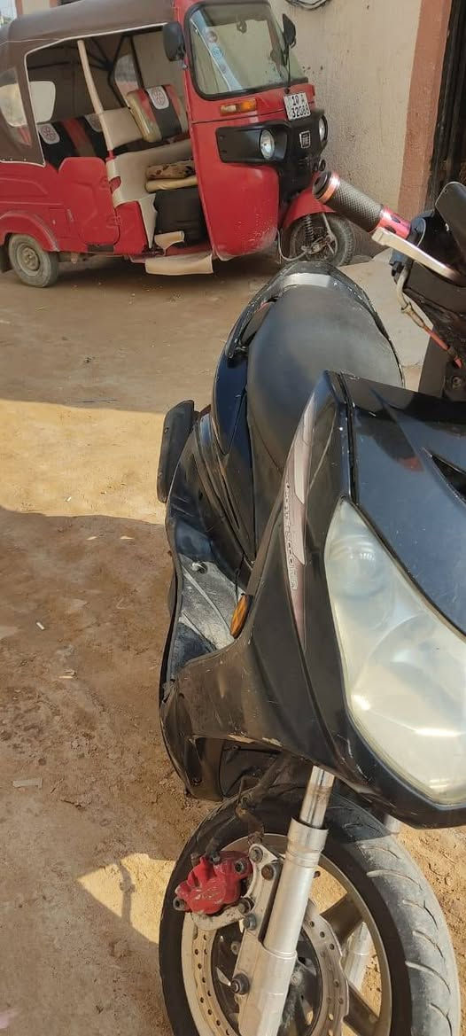 سلام عليكم شلونكم عيني عدي دراجه سكنكس ياباني فحل نضافه كامله ومرتبه مال واحد يروح لشغل ويرجع للبيت حته ما متعبه لحاب يشتري تواصل خاص او رقم ***********
