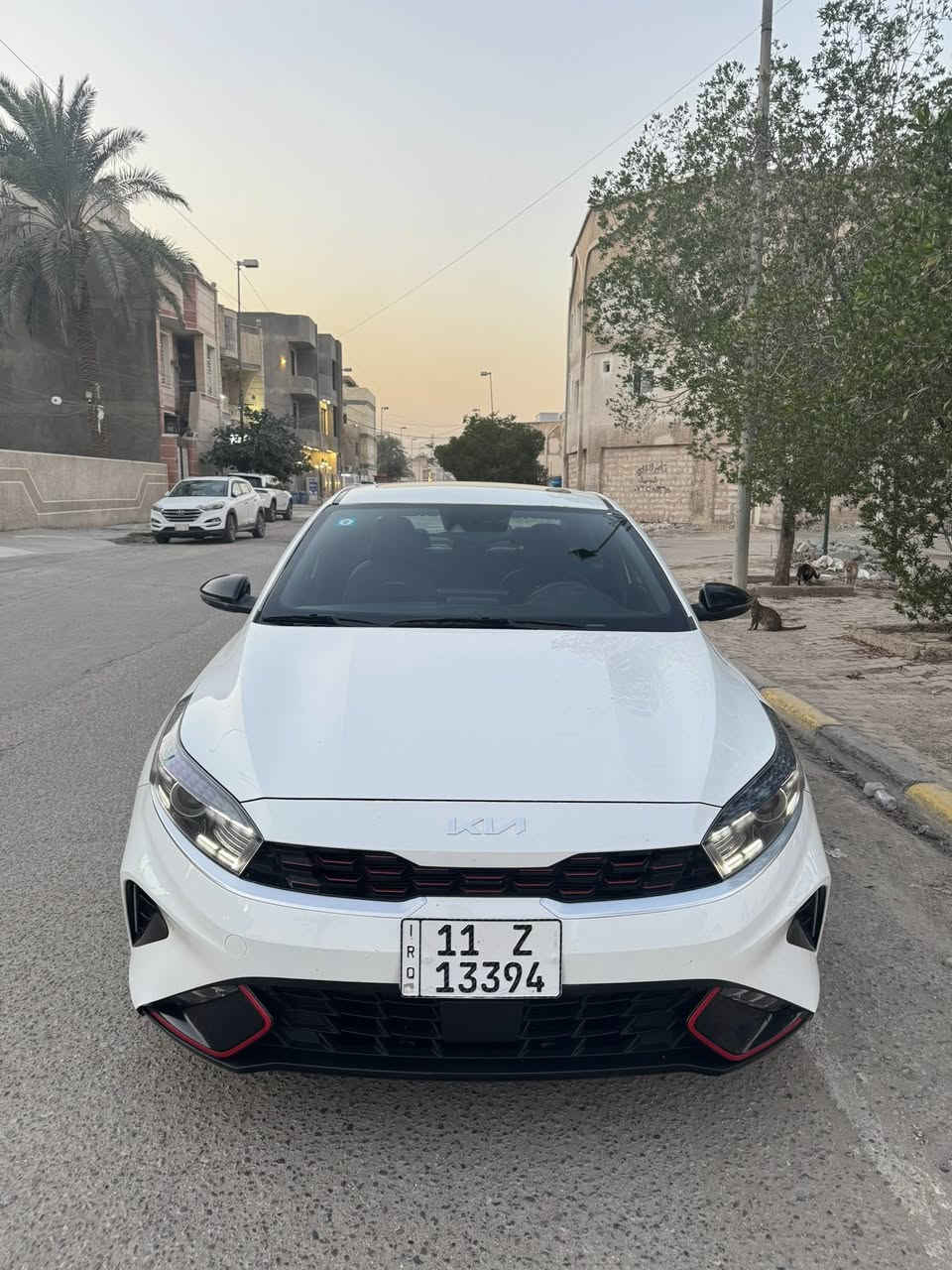 السلام عليكم 
كيا فورتي جي تي لاين 2023 
موصفات. بصمه و تشغيل عن بعد و شاشه جبيره و فتحه و رادار امامي و جانبي و سايد بريك بصمه و مثبت سرعه و قياده ذاتيه 
حادثها موضح بالصور مبدله بيبان ثنين نفس لون و صبغ نص قماره. ماشيه 28،000ميل  
مرقم بغداد.    السعر (158$) وبيها مجال. 
مكان السياره بغداد شارع فلسطين 
***********
