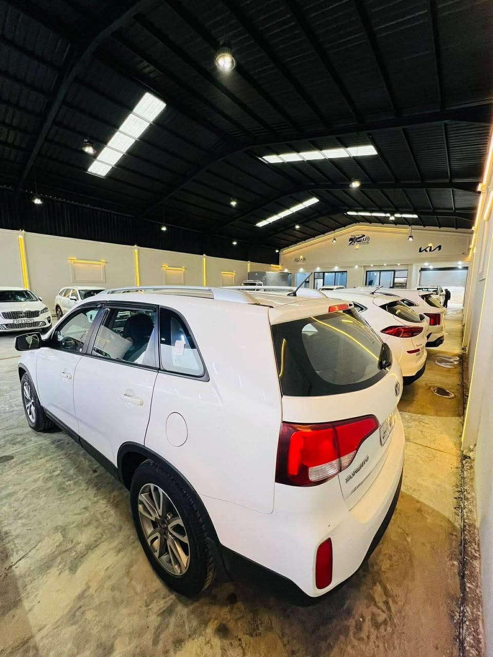 سورنتو ١٤ خليجي محرك ٢٤٠٠ سبعة راكب  ٣ قطع تبريد  مكفولة من التبديل والصبغ ماعدا صبغ ربع بنيد فقط،، بارد قليل باب الساىق،،،، سنوية منتهية،،، السعر ١٥٠ وبيها مجال، 
***********  غير متواجد عالفيس
