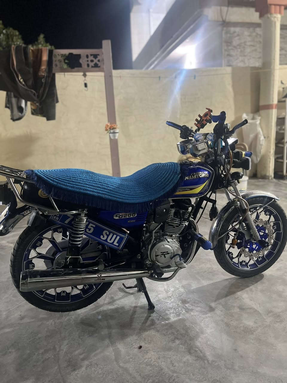 السلام عليكم دراجه للبيع نامه برو توبرو ٢٥محرك ٢٠٠مجنبزه فول شلعه ومعدل فول وياله فول تايرات مال شركه بعدها جديده أخت الزيرو السعر خاص للاستفسار ***********عنوان سد حمرين
