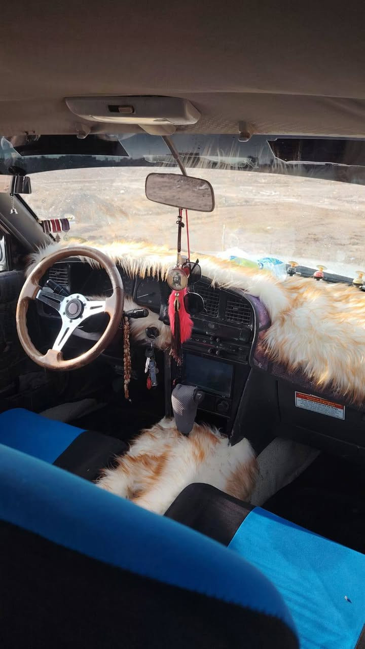 سلام وعليكم سياره بسمي مارك كربلائي رقم جديد سنويه لل29 مكينه ونجي سعر 55 وبيه مجال  مكان السيارة البصره رقمي  ***********
