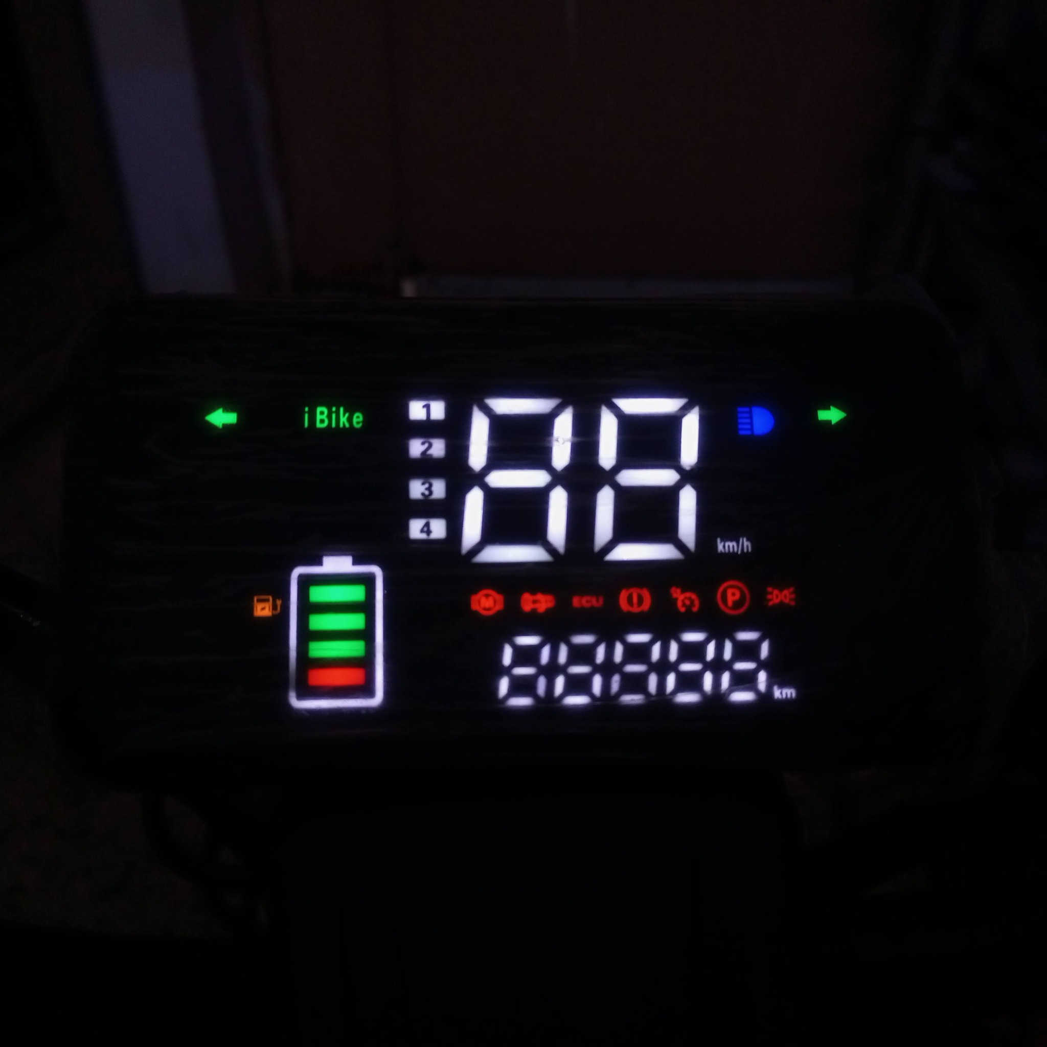 للبيع
دراجه شحن 
حجم 14
سرعه 99
تمشي 30_35كيلو
اربع بطاريات
شاحنة تفصل اوتوماتيك من يكمل الشحن
السعر 320 وبي مجال
استفسار ***********.اوخاص
