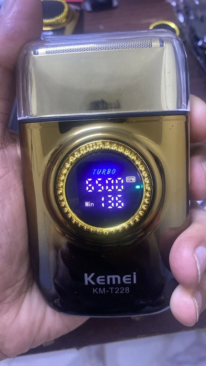 ماكنه حلاقه 3 قطع كيمي اصلي 
مع الجنطه والملحقات
1_مكاين عدد 3 تدريج + صفر +تحديد 
2_مشوطه كامله
3_فرشاه تنضيف عدد 4 
4_ كيبل شحن تايبسي عدد 3 
5_جنطه محموله 
ملاحظه فقط القطعه الي ماشر عليها بالاسود مكسوره بس هاي مكسوره الباقي كله نضيف وشرط الفحص


**إذا كنت صاحب هذا الإعلان وتريد حذفه لأي سبب، رجاءا أرسل رسالة إلى الدعم الفني**