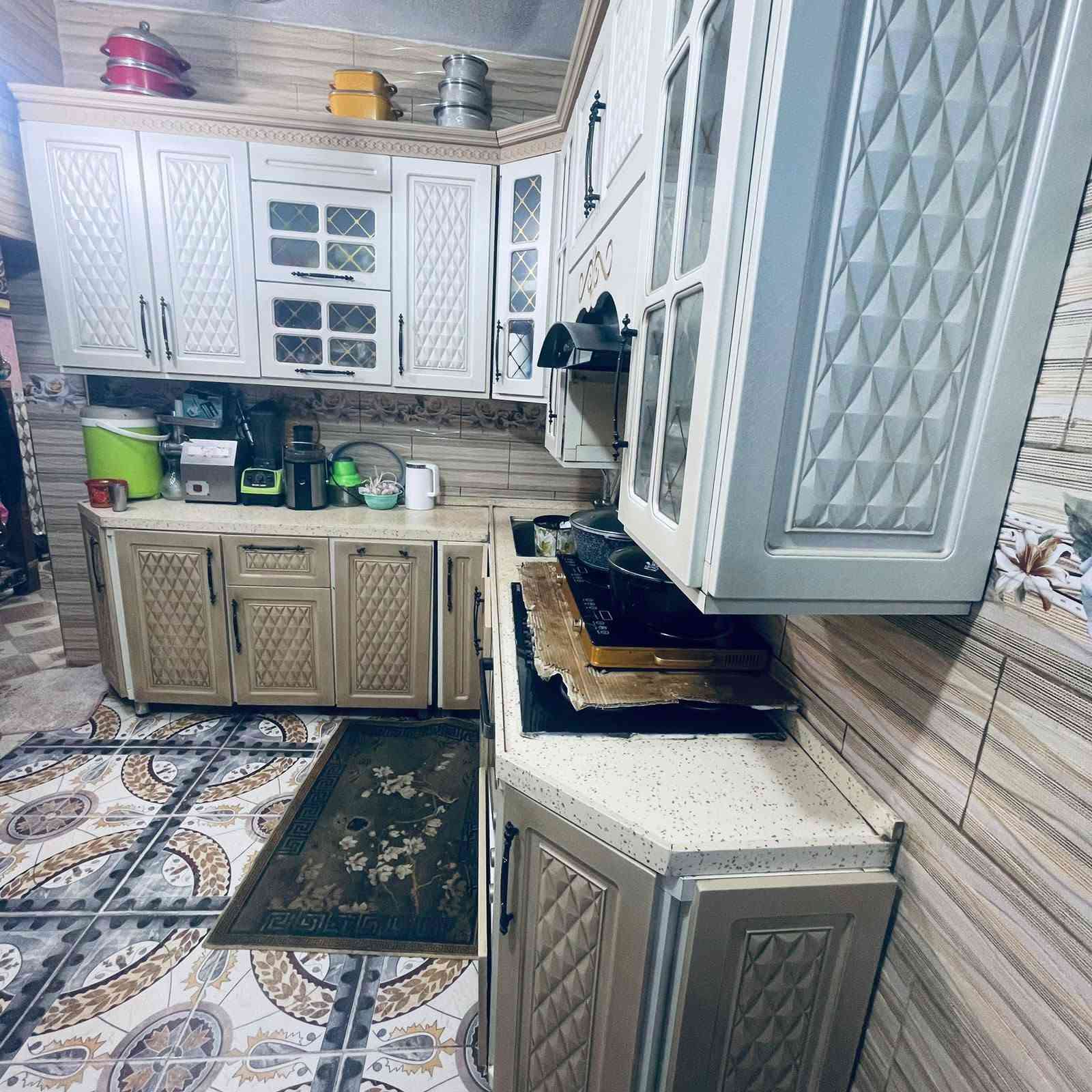 بيت للبيع رقم المساحه 100 نهاوند ثانيه قرب شارع 20 بيت مرتب ونضيف بي غرفتين وحده فوك وثانيه جوه للأستفسار ***********
