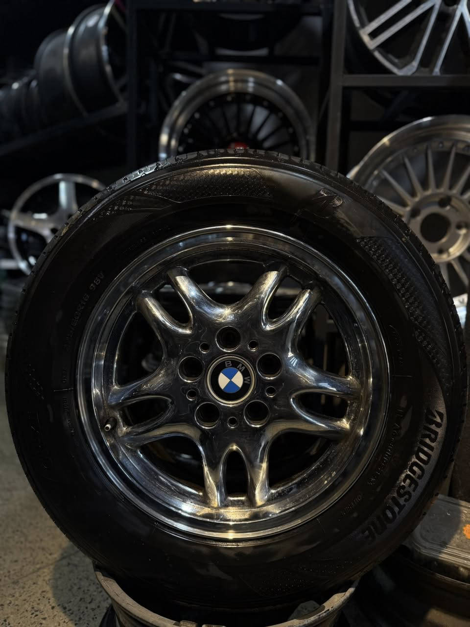 للبيع: ويل كب  BMW أصلي 🚗
• الحجم : 16M
 • الحالة: نضيف جداً ✨
 • مع تاير نضيف 🛞
 • بدون أي اعوجاج أو تصليح 
📍 المكان: بغداد – حي العامل – شارع 7 نيسان
قريب من أدوات حسن وحسين 📌
🚚 يتوفر توصيل لجميع المحافظات 
📱 واتساب / اتصال:
*********** 📞
