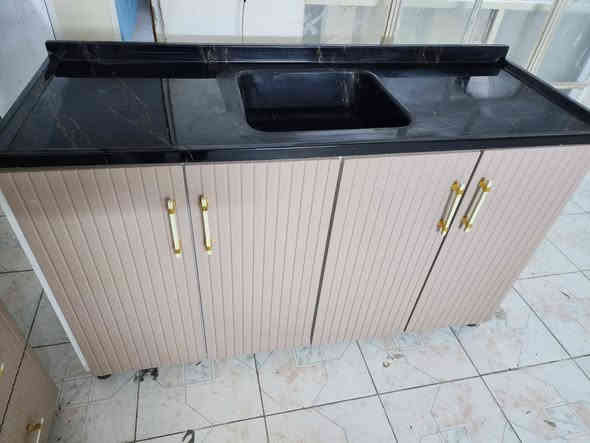 للبيع كاونتر جديد تفصال شغل درجه ولى خشب تركي أصلي اج دي اف وبيه ضمان خمس سنوات قياس  3متر مع سنك متر ونص مرمر هديه ضاءه سعره 800 بس للحجز والستفسار واتساب ***********
