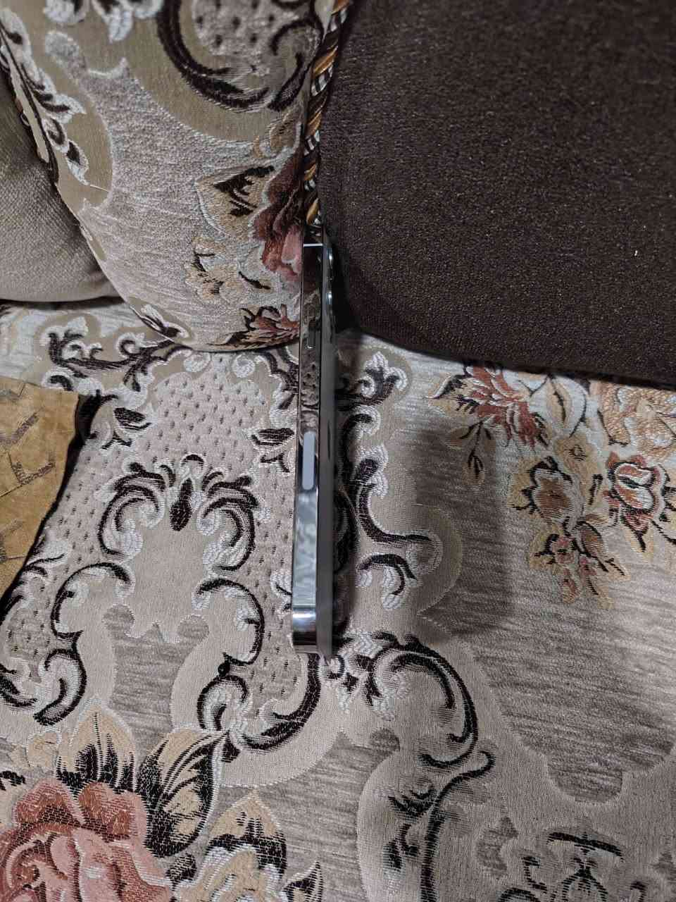 سلام عليكم ١٣بروماكس الضهر مكسور برقي ممفتوح بي رايد مراوس ب ايفون حسب القناعه عادي انطي فرق
