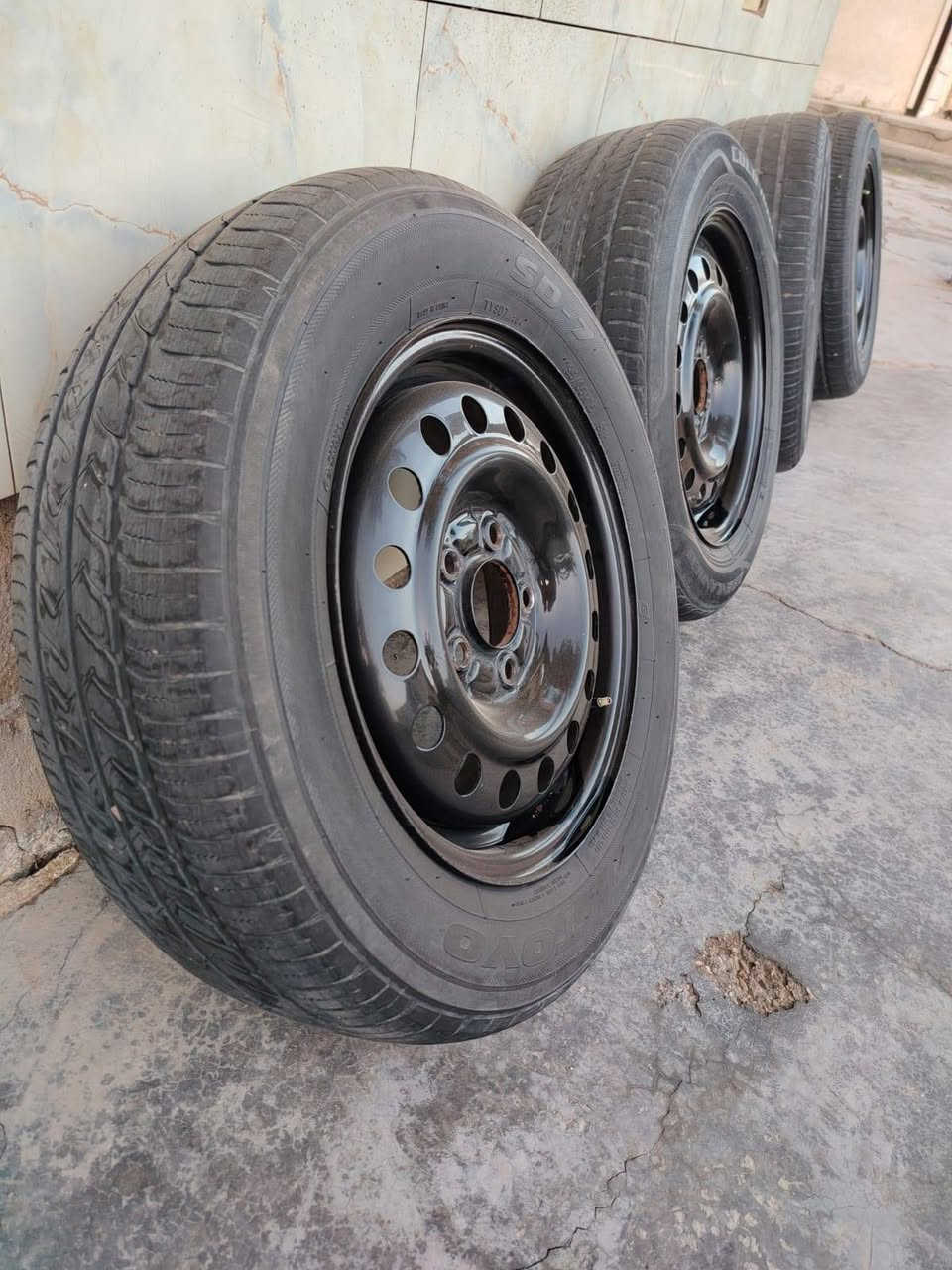 من رخصت مدير الكروب المحترف تخم ويل نضيفات جدا مال النترا تايرات نضيفات  السعر 200المكان بغداد المحمودية  الشارع العام***********
