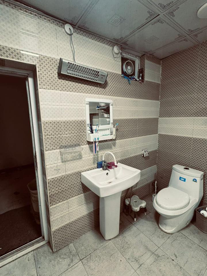 بيت للرهن حي الزهراء شارع عشرين التبليط شارع مكتب الجبوري رابع بيت ع الشارع الرئيسي قرب مدارس ريبال االبيت جاهز مطبخ مؤثث وتانكيات وكيزر ومراوح وسقيفة غرفتين نوم وصالة وصحيات داخلية وخارجية وبراني ومطبخ للاستفسار الاتصال 
***********
