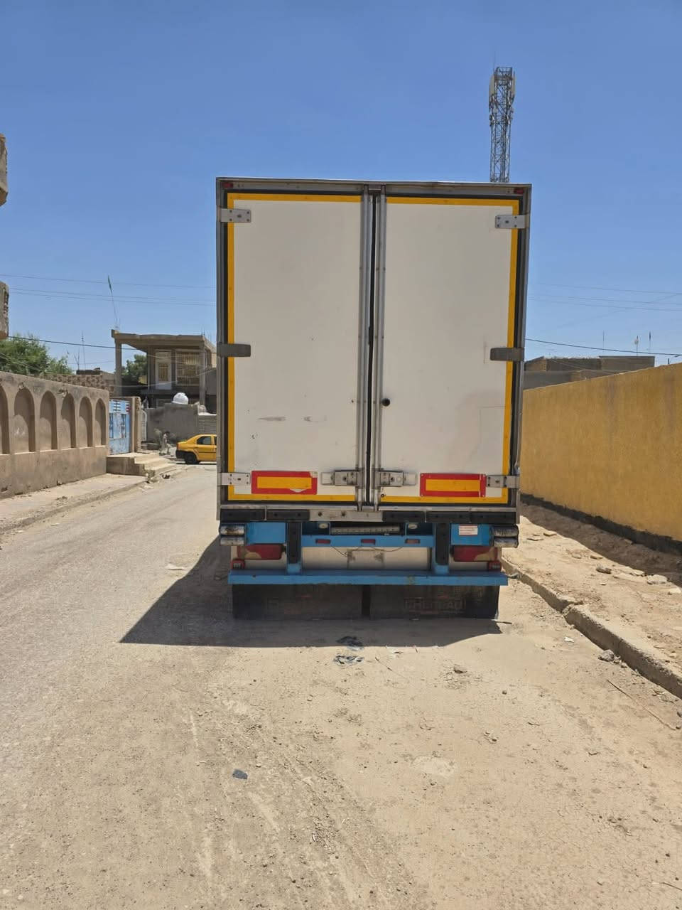 للسلام عليكم للبيع براد شيرو رتفاع ستندر سمك 7 
جهاز SL300 البراد جاهز للعمل استفسار اكثر 
***********.        السعر    155$ بيه مجال قليل
