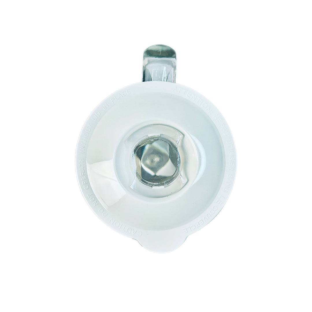 بقدرة 300 واط (السعر ٣٠ الف ) التواصل ***********

جهاز عملي يجمع بين الخلاط وصانع العصائر في تصميم واحد، بقوة 300 واط لتلبية جميع احتياجات المطبخ اليومية من العصائر والمخفوقات الصحية.

يتميز بمحرك تيار متردد منخفض الضوضاء، وسرعة واحدة للتحكم البسيط، ويأتي مع جرتين:

جرة زجاجية بسعة 600 مل مزودة بمقياس تعبئة وفتحة لإعادة التعبئة أثناء الخلط،
وجرة بلاستيكية بسعة 500 مل قابلة للغسل في غسالة الصحون، يمكن استخدامها ككوب ذكي للشرب مباشرة بعد الخلط.

الجهد الكهربائي: 220-240 فولت ~ 50/60 هرتز

القدرة: 300 واط

محرك تيار متردد منخفض الضوضاء

شفرات من الستانلس ستيل

كوب Tritan آمن وخالٍ من مادة BPA

غطاء شرب قابل للإغلاق

تصميم عملي للشرب مباشرة من الكوب بعد الخلط

مناسب لتحضير مشروبات البروتين 
والسموذي والمخفوقات الصحية

جرة زجاجية سعة 600 مل
جرة بلاستيكية سعة 500 مل
غطاء مانع للتسرب
غطاء للتخزين
قاعدة خلاط
زر تشغيل/إيقاف

الابعاد : الطول 12cm ‘ العرض 12cm ‘ الارتفاع 30cm
