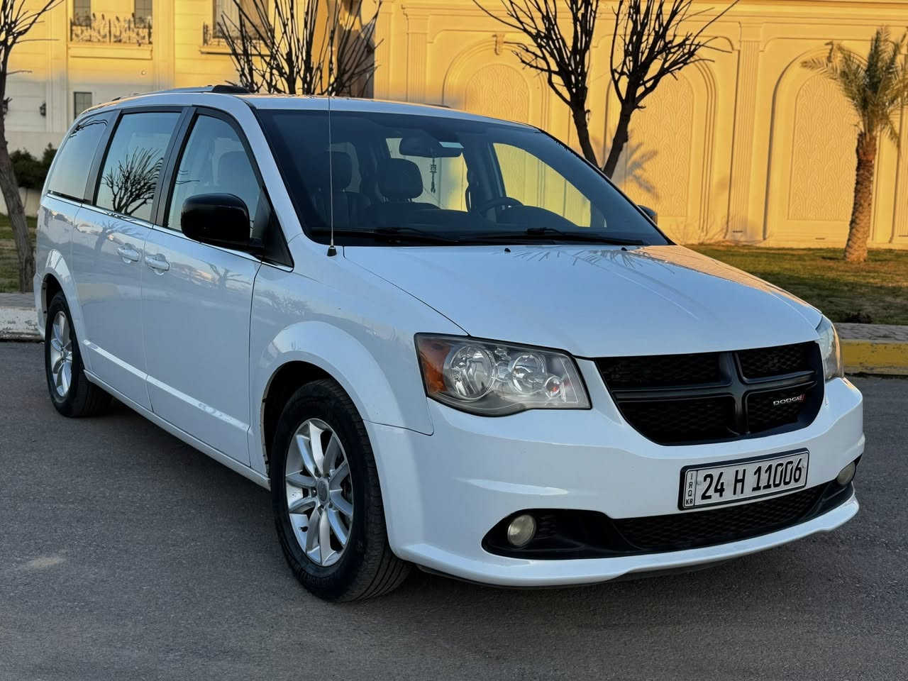 سلام عليكم
للبيع دوج كرفان SXT
2020 محرك 3.6L 
كشنات جلد اسود
السيارة ماشيه 132mil 
السياره نظيفه مال بيت
حادثها  بسيط مرفق بالصور 
بدون دواخل بدون ايرباك 
مكان السيارة اربيل 
السعر $198 
الشراي يتصل على الرقم 
***********
