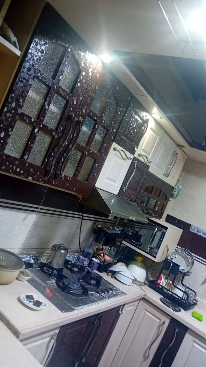 داررررللبيع 50 متر حديث  ثلاث طوابق قرب جامع الفرج  نظيف  حديث زراعي قريب ع القناه  السعرررررر125 اكثر من مناسب بالنسبه للموقع مكتب السند ***********
