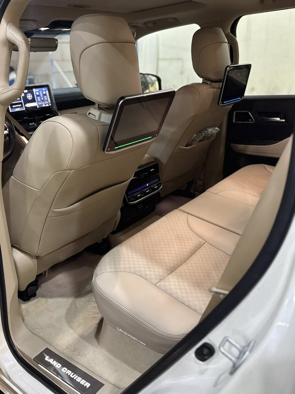 لاندكروز 2024 VX لمتدد ساز اصليه ام الضمان فول لفول 1/1 السياره بعدها بضمان ساز ماشيه 75الف بس كلش جديده على وضع الشركه بعدها

السياره مكفوله كفاله عاامه من صبغ وبارد وتبديل كلش جديده وبلعافيه عل ياخذها

السياره VXلمتدد فول لفول 1/1 ميحتاج اذكر مواصفاتها

العنوان بغداد السيدية للأستفسار***********واتساب او اتصال
