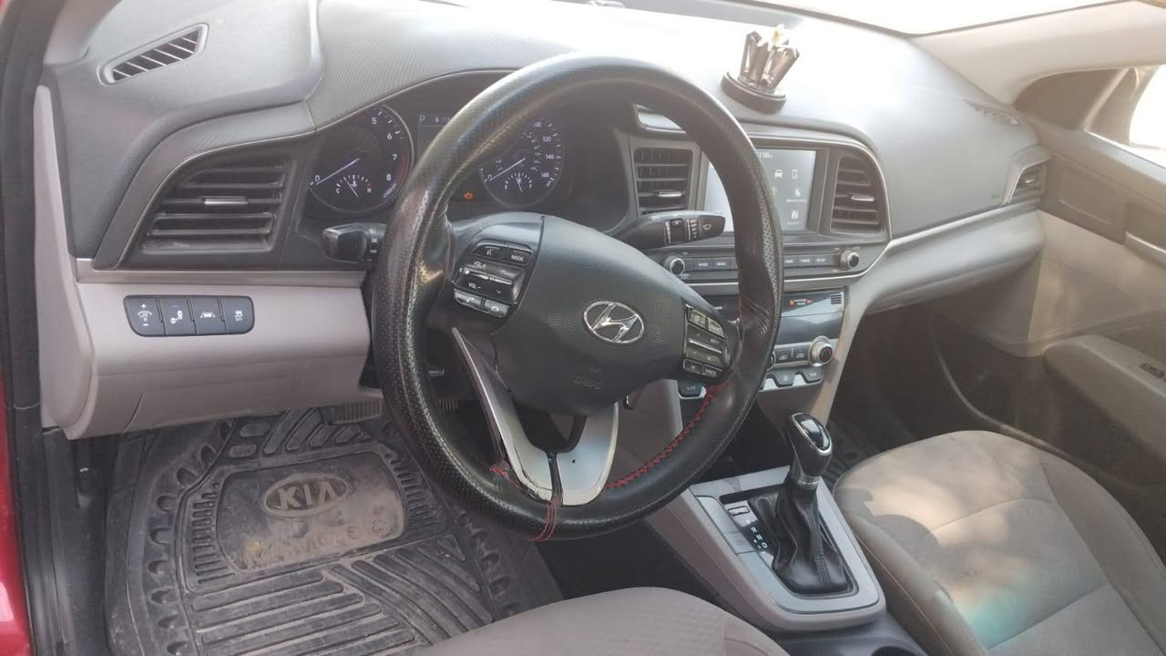 السلام عليكم مرخصت الادمنيه
الانترا 2020 امريكي لؤن احمر
 حادثه مثل ما مؤضوح بل صؤر
باسم عربي مو كردي 
نص فول 
تخم تاير صدر جديد 
سياره جاهزة 
‏‪0771 977 7796‬‏ حسين 
السعر130 بيه مجال
