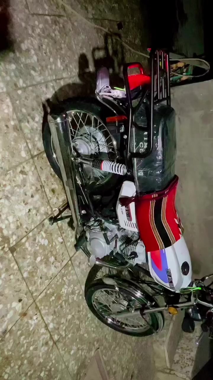 سلام عليكم 2025 سكنر 650 دراجه خير من الله شوفت عينك مكاني الحر شراي اتصل لاضل تكمز بتعاليق ***********
