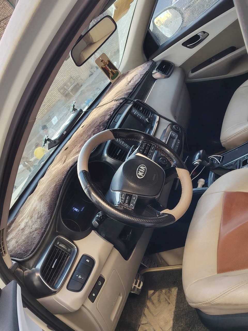 سلام عليكم
سورنتو 2020 خليجي 
 6سلندر 
7كامرات فول 
مكفوله عامه 
ماشيه 150 الف 
  جديده سياره  رقم  بصره تحويل ثاني يوم 
 سعر 275  
***********
***********
