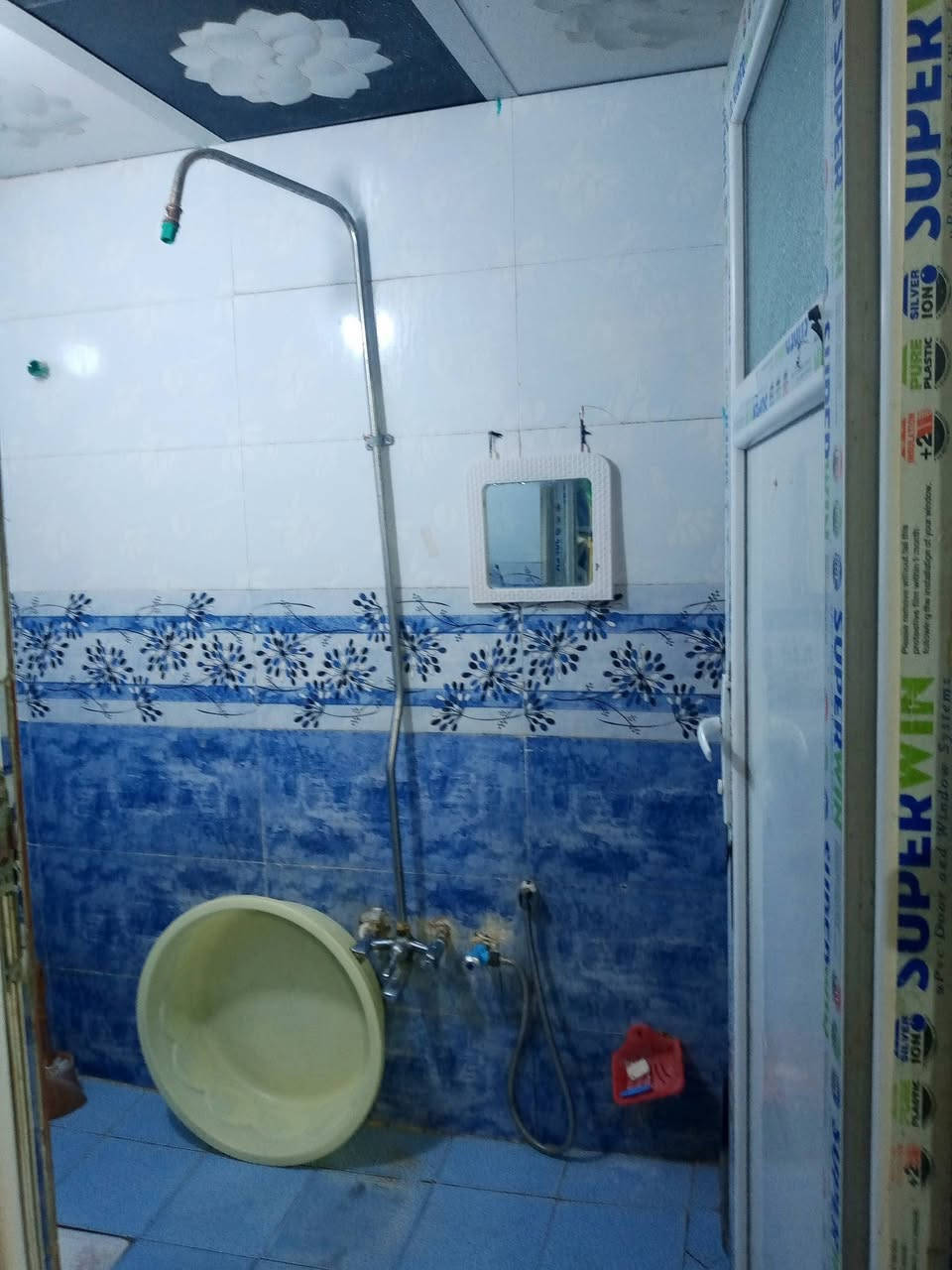 سلام عليكم بيت في كربلاء حي زهراء حر صغير قرب حلاقه الخليج مساحه 50متر طابقين طابوك مربع مسلح مجاري راسيه رفت رباط *********** وتساب اثير هم  وتساب *********** استفسار سعر 55 مليون مع مجال
