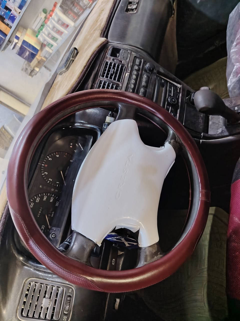 السلام عليكم اقل المنشور وخابرني كرسته للبيع كصه جنطه مكفوله من الكصه الثانيه ومن النقل بسم الولد لي شريت منه سنويه ل 2026 شهر ٤ مكينه ٢٥٠٠ توني شادها هيه ولكير قبل ٣اشهر تبريد منضومه كامله ثلج فيتبم جديد تسدكات جدد تخم وره وكدام تخم تاير ويل جديد باور جديد حداديه توب السعر 48وبيها مجال حق الجيه مكاني البصرة ابو الخصيب الاستفسار ***********
