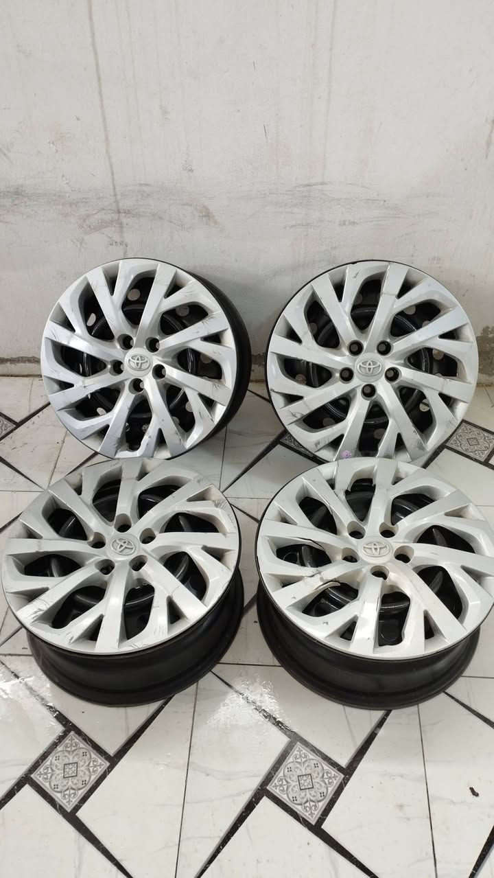 اسلام عليكم اخوان سعر معقول 125 الف واصل وجب جديد ويل اسود عادي حجم 16 ما عدا 4 كابات حجم 16  مال كورلا موديل 2018 لا عواج لا تسليح  سعر 125 الف عنوان كركوك قادسي أو لا يم نادي سولاف ***********  ***********
