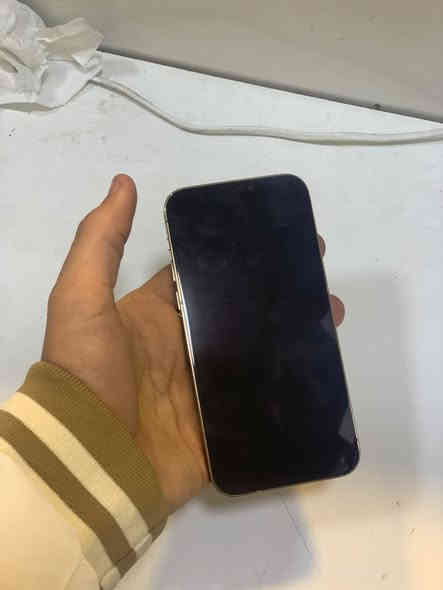 آيفون ١٢برو 
ذاكرته ١٢٨ 

بطاريه ٧٦

مبدال شاشه 

جهاز كأمره اماميه وكفت فجئه يمكن شريط فالت فقط 

السعر ٢٠٠ ألف مكان الدورة  

الرقم***********
