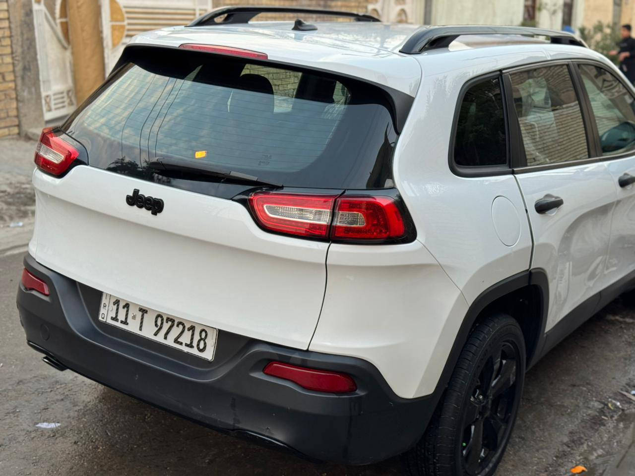 سلام عليكم
جيب بزون للبيع

موديل 2017 

ماشيه 88 K حقيقي 

سياره بجيس تجي وتشوفهه 

مكان بغداد

سعر خاص
***********
