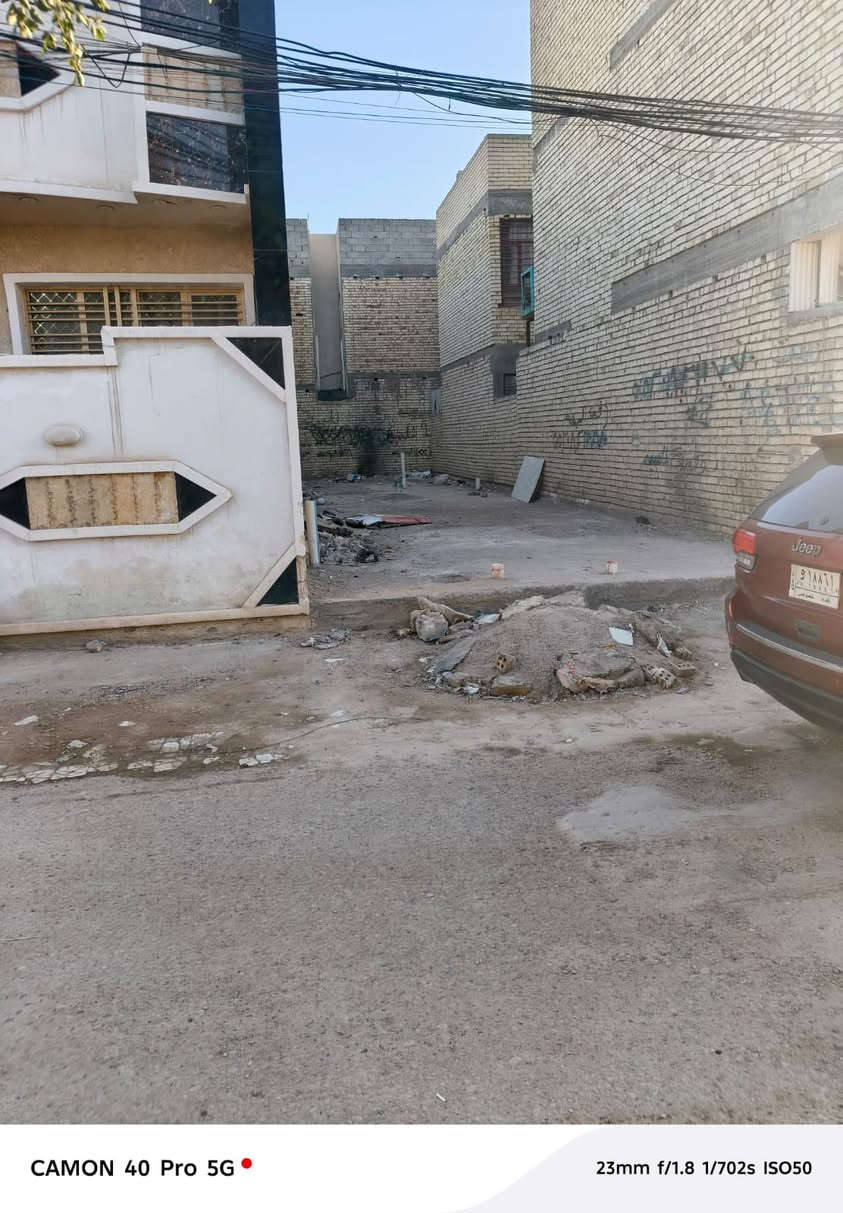 السلام عليكم قطعه ارض 100 متر بيهه رفت
السريدات الجديده بدايه المربع الثالث قرب سكله الفريجي 

واجهه 5 نزال 20 السعر 48 وبيهه مجال لشراي 

للاستفسار عل الرقم ***********
