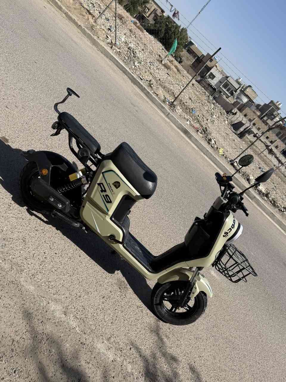 السلام عليكم

R9 للبيع

الدراجة نضيفه بس كعدت الصبح كاعد اشغلها تشتغل بس ماتمشي بس كلشي شغال بيها اعتقد بيها عطل بسيط وضاهر ب الشاشه 

نضام شاشة ديجتال 📺 

نضام 4 سرع حقيقي 

نضام دبل اشارة 🚦

لايت عالي ناصي رماش ☀️

نضام اشارة يمنئ يسرة 🚥

نضام هورن 🛎️

نضام البك ال R

بصمه تشغيل عن بعد 🚧

كارت شاشة 

سويج 

قدرة الملف ١٢٠٠ واط 

دبل خلفي غاز 

دبل امامي دهن 

نضام ٥ بطاريات كبار 

والشاحن الاصلي وياه 

لايت LED

لايت زنون 

السعر 300 وبيها مجال 

رقم الهاتف ***********

العنوان.بغداد السيديه
