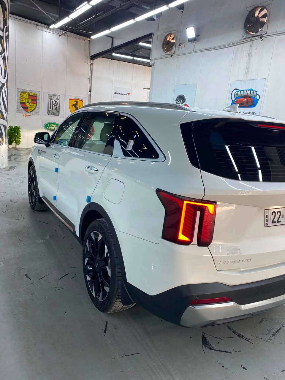 سورنتو KIA 2025 
رقم اربيل 
تحويل مباشر 
السيارة جديدة لوك
مكفولة كفالة عامة
محرك 6 سلندر 
وارد خليجي 
ماشية 28،000 
المواصفات 
مقاعد مخمل رصاصي 
تحكم المقاعد كهربائي 
كاميرا واحدة 
سقف حديد 
بصمة
تشغيل عن بعد 
دخول ذكي 
گير ماوس 
نظام اوتو هولد 
صندوق كهربائي 
ثلاث قطع تبريد 
حساس امامي و خلفي 
وبقية المواصفات المعروفة 
الاضافات / دوشمة جلد اصلية + چادر اصلي 
السعر 31،000 $ يعني 3 دفاتر و 10 ورقات 
مكان السيارة بغداد 
للاتصال ‭***********‬

