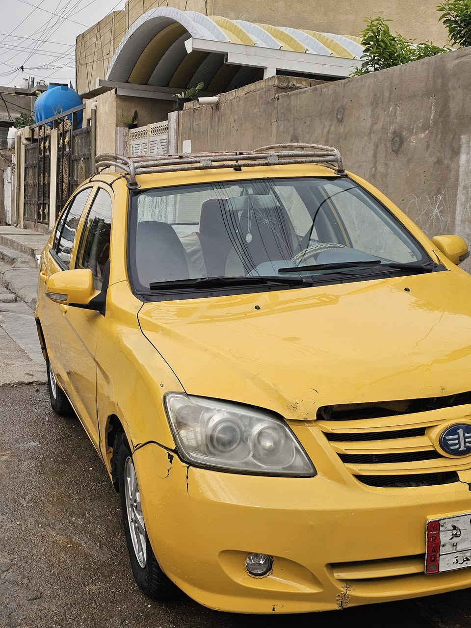 لسلام عليكم اخوان سيارة فاو صيني N5 2016 للبيع السيارة رادلهة ترتيب مكينة خير من الله ما بيهة تبديل بس صبغ الباب الخلفي لبورة الصدر وتبريد نقص غاز وبوري معوج يعني بيك ليك  خفيف وصدرهة كله جديد الله شاهد حتة دبلات امامي جدد بس بيهة طكطكة بل مشط مال استيرن وبس السيارة امانت الله ما موكفتني بشارح ابد نكرة شوكت ما تجيهة السيارة عليهة غرامات 3ملاين ولهيئة مصفرة اني ابيع السيارة ومالي علاقة بل غرامات السيارة بسم ابن عمي رايدهة ب20ورقة وبيهة مجال قليل هاذة رقمي ***********خابر ودلل العنوان بغداد زيونة مجاور مول دريم ستي
