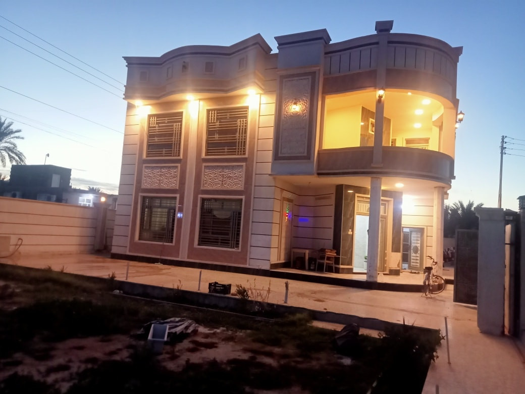 بيت للبيع طابقين 
المساحه 850متر بناء طابوق شغل كل مرمر
السعر 260مليون قابل للتفاوض 
جنس العقار طابو زراعي سند 25
خدمات كامله
العنوان الرمادي منطقه سجاريه قرب جامع بلال الحبشي
________________________

للمزيد من التفاصيل يمكنكم زيارة مكتبنا 

مكتب سنتر 40 للعقار 
   في  الرمادي  شارع 40  مقابل ماركت القيصر 

او الاتصال على الارقام التالية  

 ***********   فراس  
 ***********   أبو جود 
 ***********   أحمد 
 

نستقبل من حضراتكم كافة العروض العقارية 

رضاكم أهم أهدافنا
