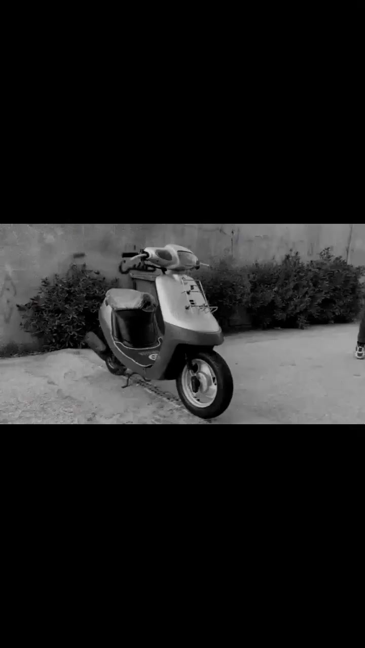 السلام عليكم ...💁
.دراجه .. نوع بطه . للبيع او مراوس حسب القناعه 🛵

.موديل 2003

. لون .. رصاصي ..

. دراجه سرعته شرط (60)

. طالعه من المعرض 2025/12/1

. ملاحضه: السوبايه الخلفيه موجوده ➡

. دراجه كامله .. مابيه نواقص عوزه بس سايق

. كهربأيات كله شغاله .. اشاير . لايت . بكلايت . سلف 

. دراجه نشطه . شلعه ومعدل . تاخذه مذب عليه ربع

. المكينه .. ما مفتوحه كفاله 🪬

. مابيه لا صوت اكسل ولا صوت روله خرسه

. دراجه شرط نكره سلف وهندر واحد فول 

. الدراجه اكفله الك كله وعشرط الفحص مال جناي

.السعر .. بل خاص . او مراوس حسب القناعه

.للستفسار .. ادخل خاص .او. *********** 📞

.مكاني .. اطويريج..

 ملاحضه: ولي ما يعجبه لا يعلق ولا يضل يحجي الشراي احطه على راسي 👍
