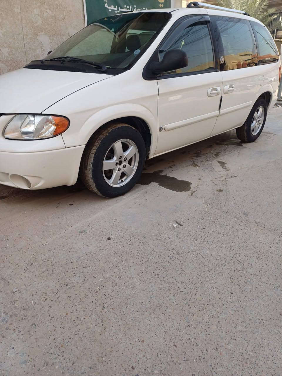 السلام عليكم دوج 2007 فول وجديده تبريد شغال السعر 74
دوج 2008 جاهزه من كلشي بس الحرك بي تبخير فقط تبريد شغال السعر 90 
مكاني بغداد بيع فقط
***********
