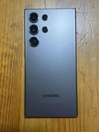 S 24 altra 512 كارتونة ملحقات كيبل ممفتوح  جهاز اخو الجديد  السعر 975....