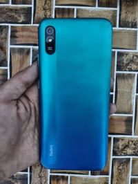 Redmi A9 ذاكرة 32 بي هاذ الفطر الي بلشاشة فقط  السعر 65وبي مجال  الرقم...