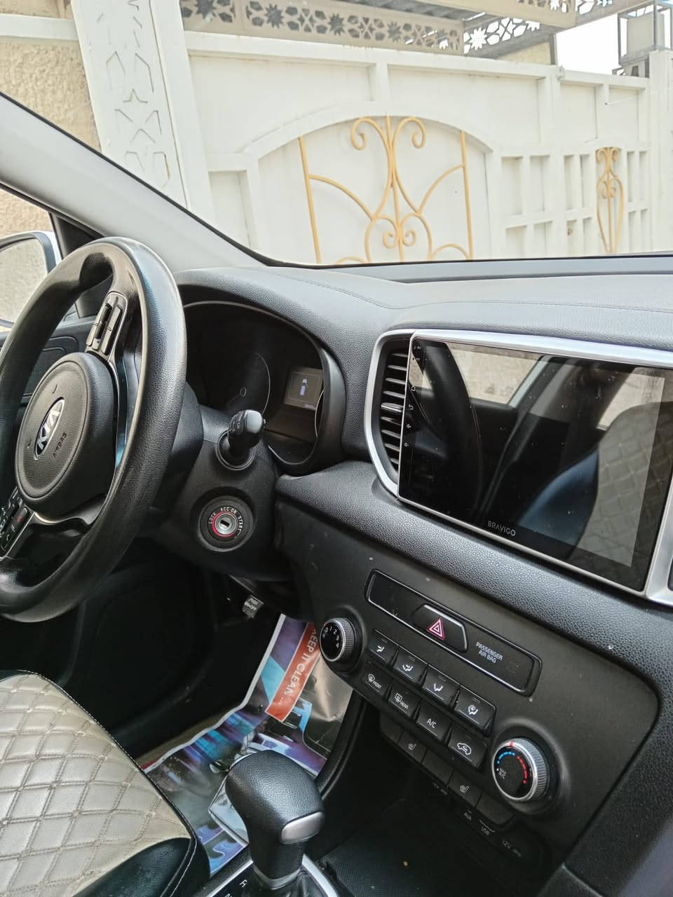 السلام عليكم 
سبورتج 2019 وارد امريكي بيه بابين صبغ عكس سايق سياره جديده ماشيه 98 الف كيلو مكانها بغداد للاستفسار ***********
