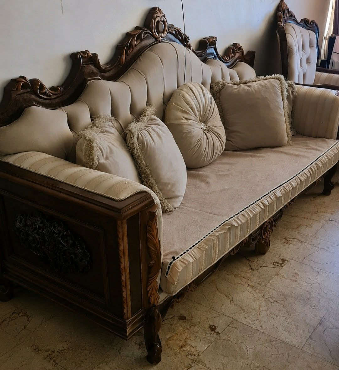 تخم تركي خشب زان آخر الجديد 
10 مقاعد 
للاستفسار ع الخاص


**إذا كنت صاحب هذا الإعلان وتريد حذفه لأي سبب، رجاءا أرسل رسالة إلى الدعم الفني**