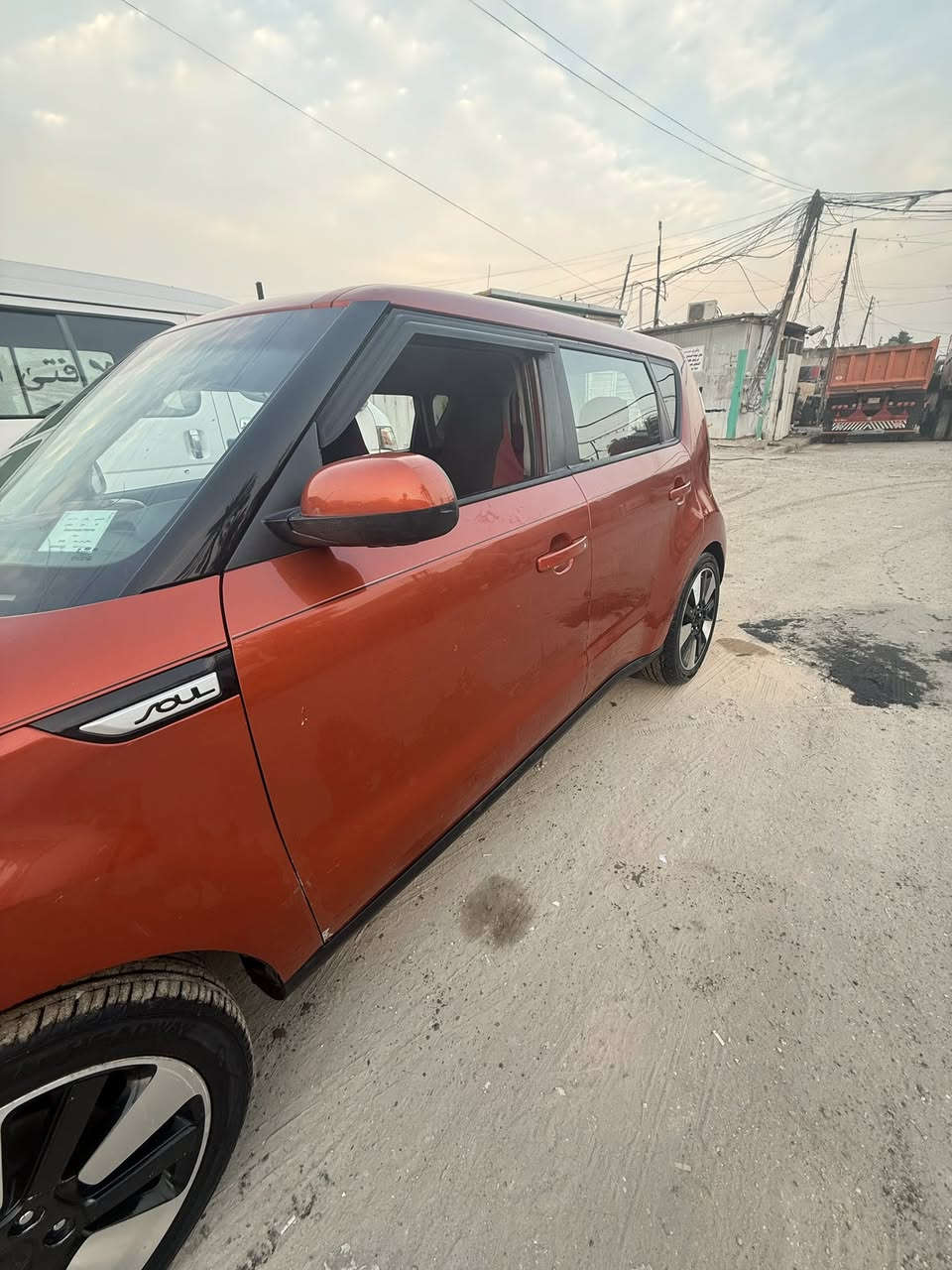 السلام عليكم سياره صول موديل 2018 وارد امريكي بدون ضربه صور حادث مرافق بالمنشور سياره خير من الله السعر ١٢٢ وبيه مجال رقم ***********
