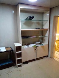 غراض لبيع كاونتر نضيف يخبل قيم واخذ مرايه سعره 50 وميز سعره 50 العنوان...