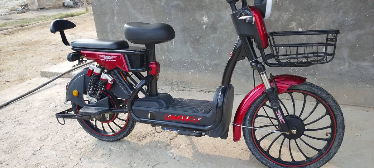 دراجة شحن للبيع 
ماشيه 407كيلو بعده جديده 
سعره 500
للتصال ***********
