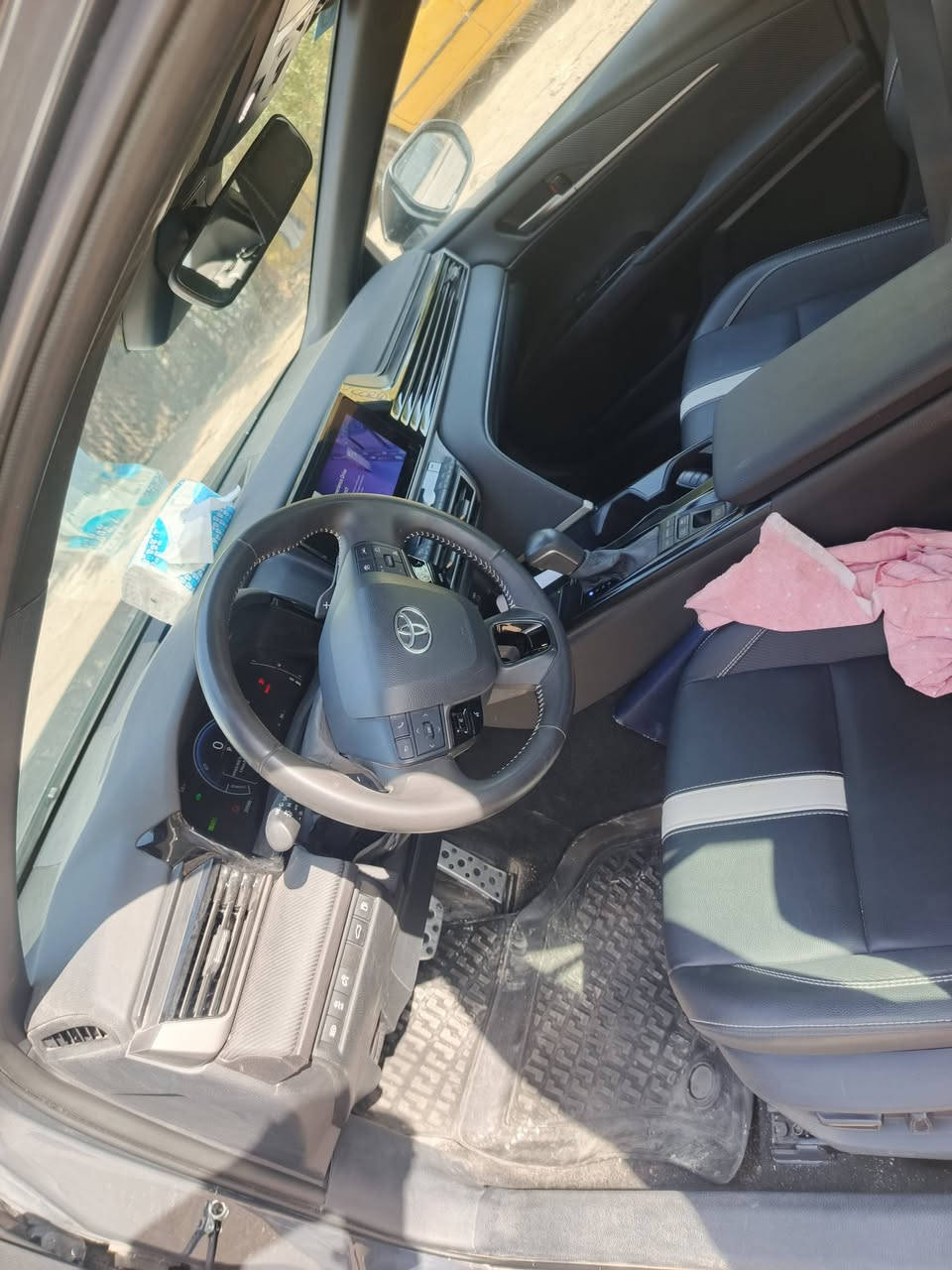 𝐓𝐎𝐘𝐎𝐓𝐀 Camery- S𝐄 - 𝐇𝐘𝐁𝐑𝐈𝐃 -2025
تويوتا - #كامري- SE - هايبرد -2025

* رقم بغداد بسمي
*حادثها جاملغ خلفي ايسر والباب صبغ +بارد 
* اللوان: اسمنتي 
* الموديل: 2025
* عداد المسافة: 20ميل فقط
* حجم المحرك: 2.5L (هايبرد - هجين)
* بصمة تشغيل 
* كشن هيتر للسائق والراكب الامامي
* استيرن هيتر
* كاميرا خلفي
* هاند بريك بصمة
* ئوتو هولد Auto Hold
* رادار امامي (تحديد مسار)
* رادار جانبي (نقاط عمياء)
* نظام : Eco
* نظام : Normal 
* نظام : Sport
* كشن السائق كهربائي

السعر 185 بيها مجال للشراي مكاني بغداد السيديه...بيع فقط 
*موبايل ***********
