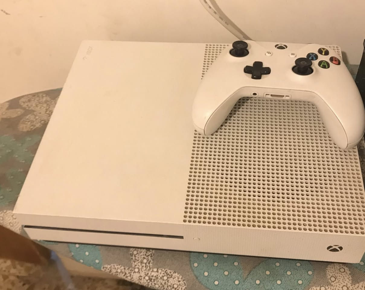 السلام عليكم عندي ذني اكس بوكس ون اس بي يده وحده  وبي فورزا 4 بس ناقصه تحديث (وبلي 3)بي يدتين وبي كولف ديوتي اجهزه نضيفه كلش خذيتهن قبل فتره ب350الله شاهد مامستعملات هواي ومابيهن شي بس احتازيت فلوس وهسه رايدهن ثنينهن300وبيهن مجال مكاني ناصريه مركز توصيل ماكو اعتذر على الاطاله


**إذا كنت صاحب هذا الإعلان وتريد حذفه لأي سبب، رجاءا أرسل رسالة إلى الدعم الفني**