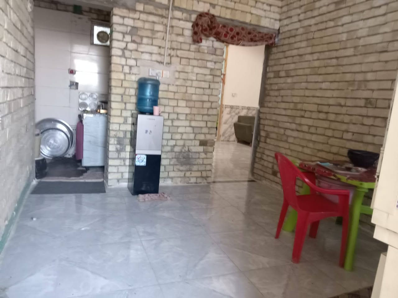 بيت للبيع 
150.متر حي تلعفر خلف جامعه كربلاء 
طابو زراعي سند 25
بناء حديث 2024 طابوك كونكريت
غرفتين وصاله وصحيات خارجيه وداخليه
مطبخ حار مطبخ بارد. ستقبال 
سعر. 70 
***********
